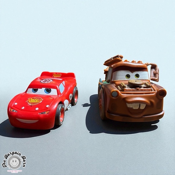 Disney Pixar Cars 2005 Lightning McQueen Shake ’N Go & Tow Mater Drag N’ Go Lot - Picture 3 of 6